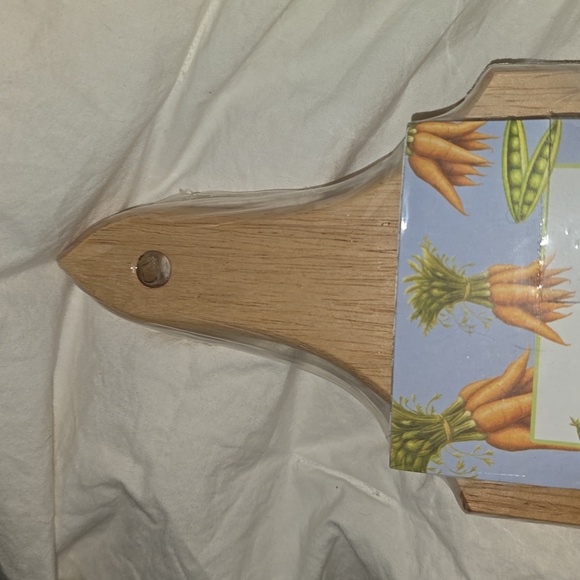 ✅️ Such a lovely gift! Adorable kitchen cutting board & pad of paper w/pen! - Picture 3 of 8